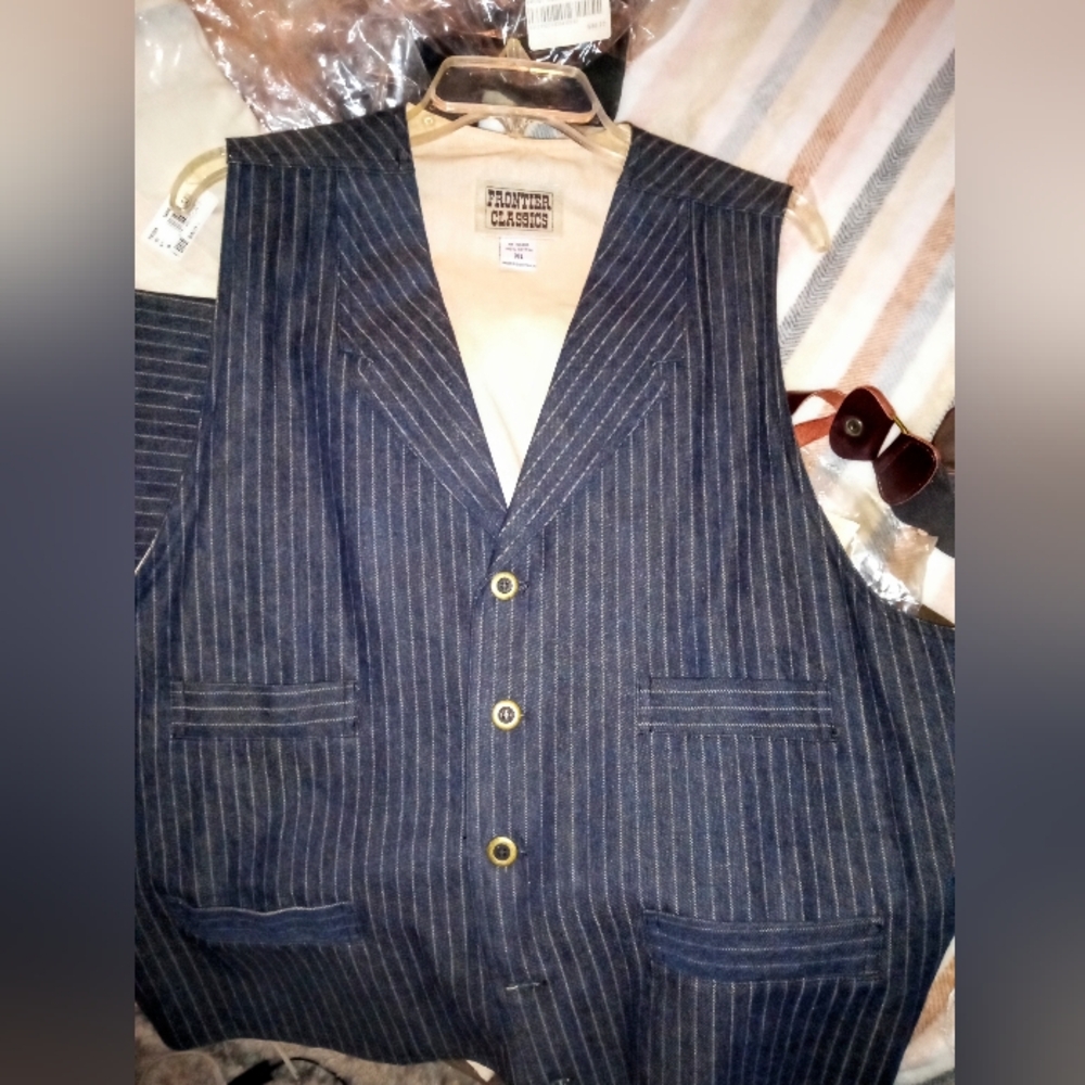 Navy Frontier Classics Pinstripe Vest, Trousers, and Suspenders - Picture 3 of 7